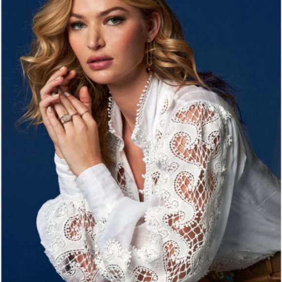 LACE INSET DRAMA-SLEEVE SHIRT - Picture 4 of 4